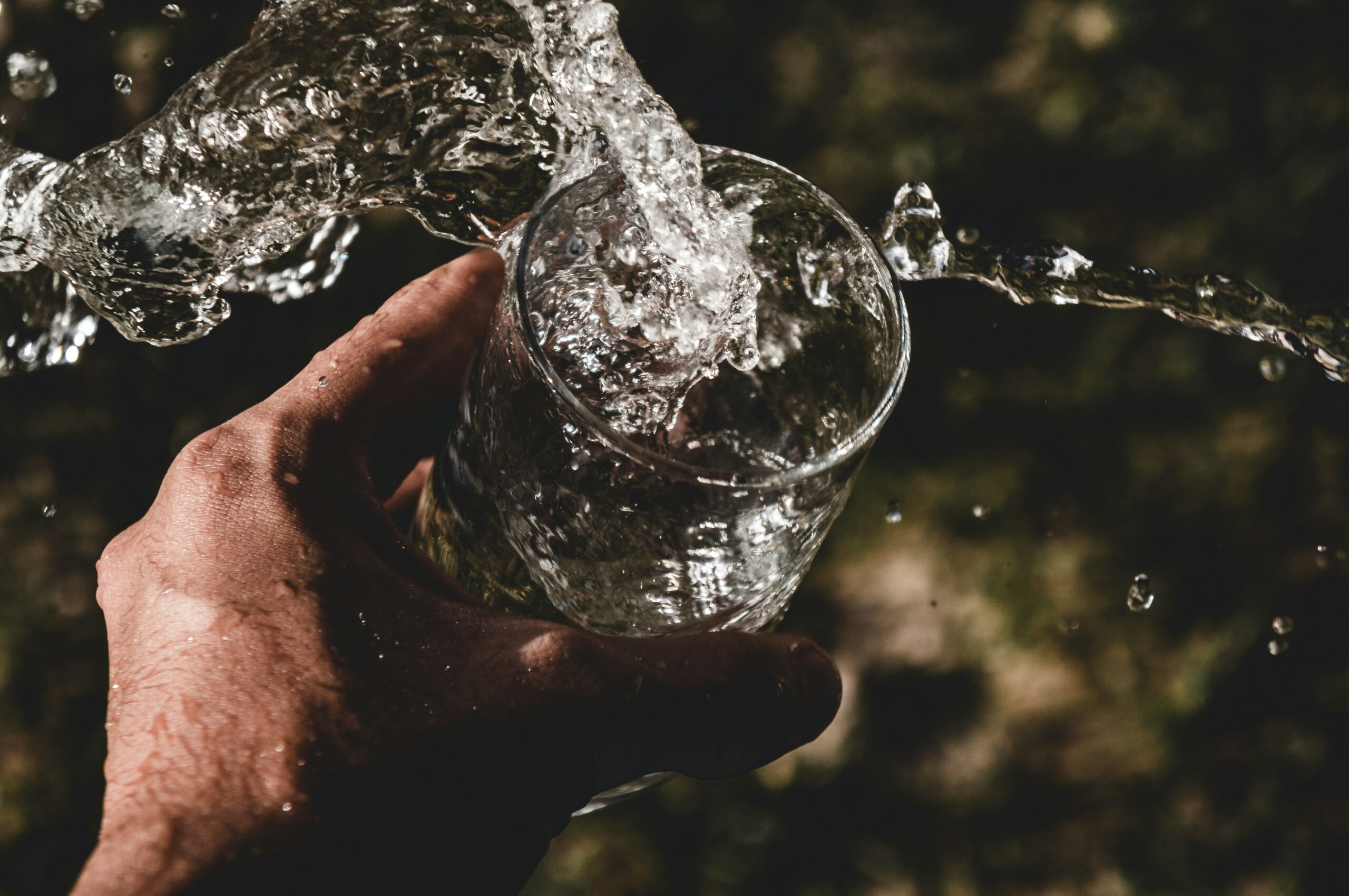 Mikroplastik im Trinkwasser erkennen und filtern