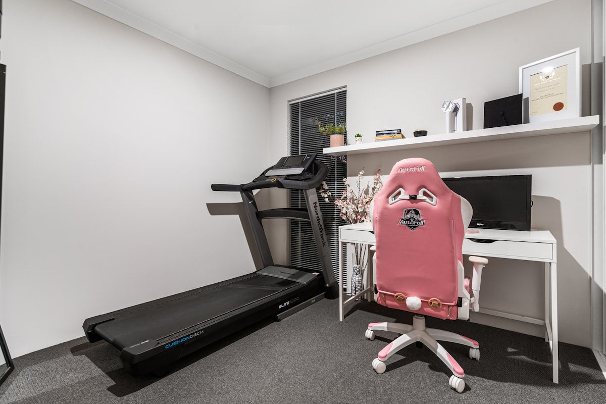Walking Pad Erfahrungen am Schreibtisch im Homeoffice